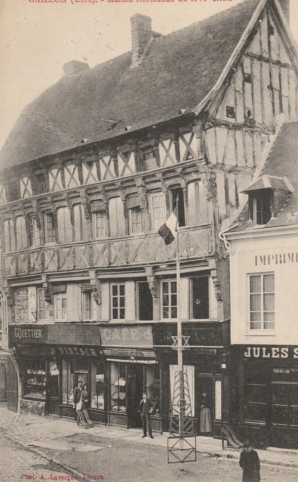 27 GAILLON. Maison Normande avec Café de la Paix et Imprimerie