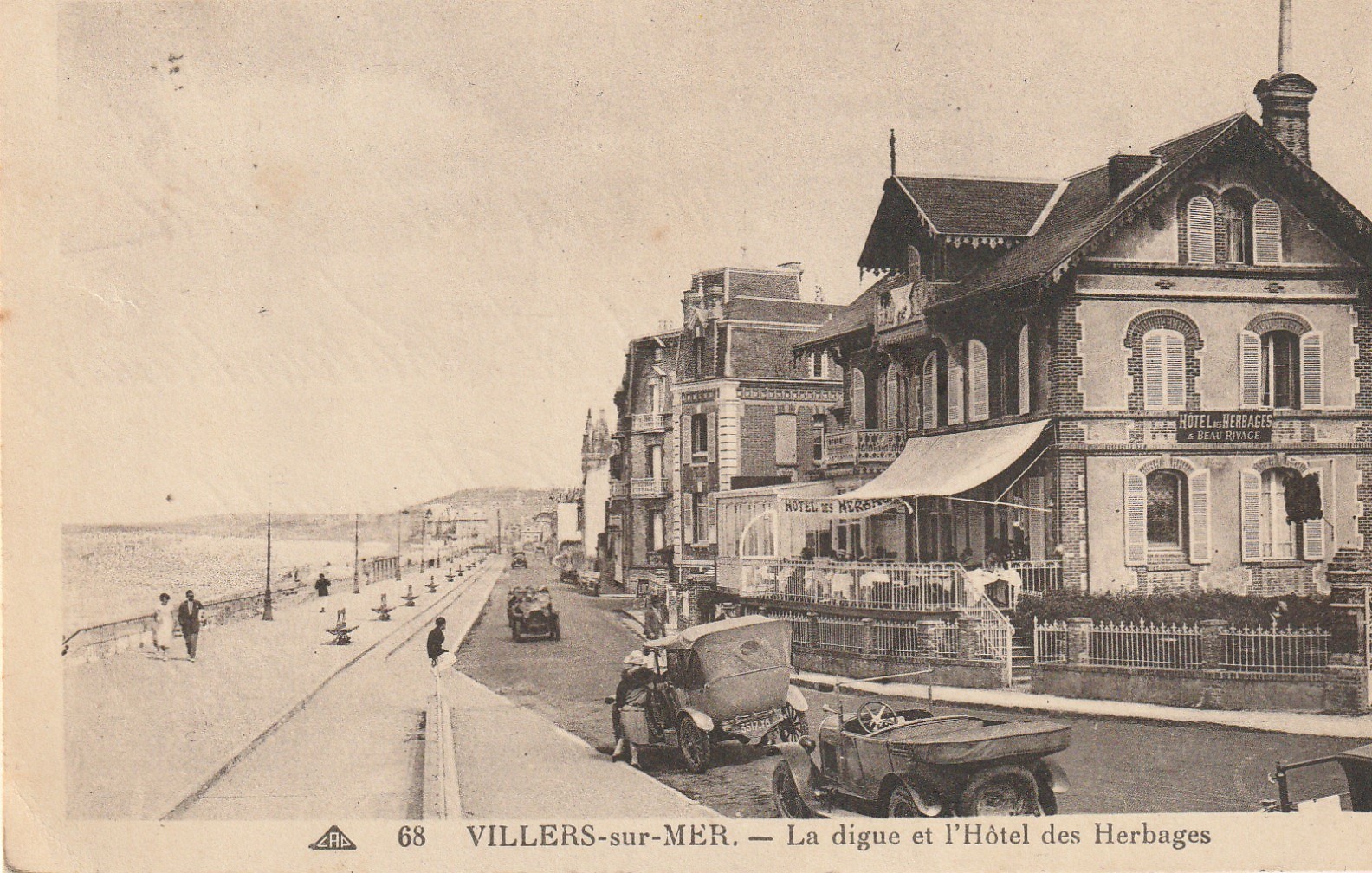14 VILLERS-SUR-MER. La Digue et Hôtel des Herbages