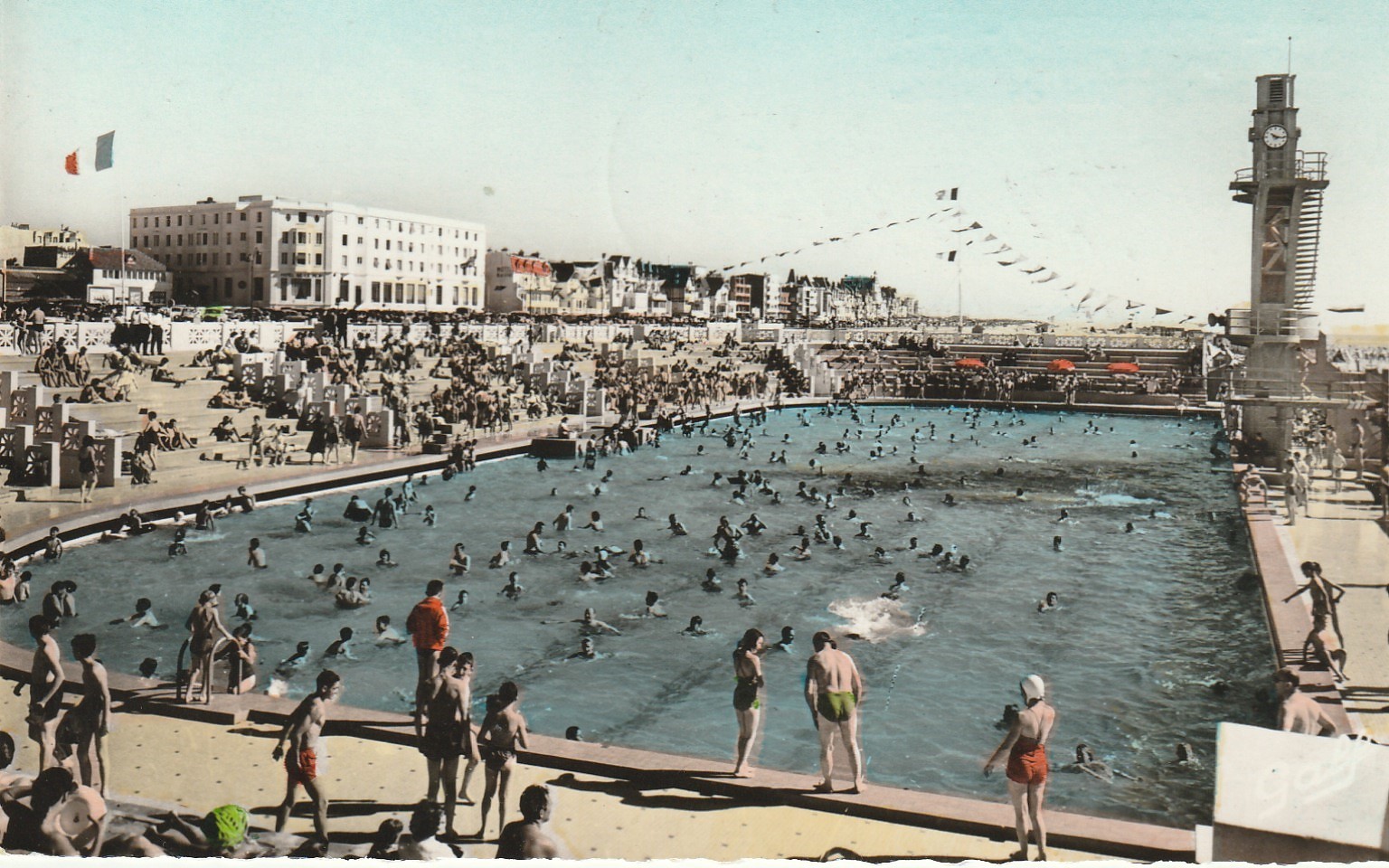 Photo Cpsm petit format 62 LE TOUQUET. La Piscine et Hôtel de la Mer 1959