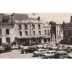 Photo Cpsm petit format 72 LA CHARTRE-SUR-LOIR. Hôtel de France Place de la République 1958
