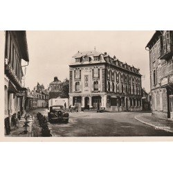 Photo Cpsm petit format 80 LE CROTOY. Café Casino et Hôtel Restaurant du Commerce