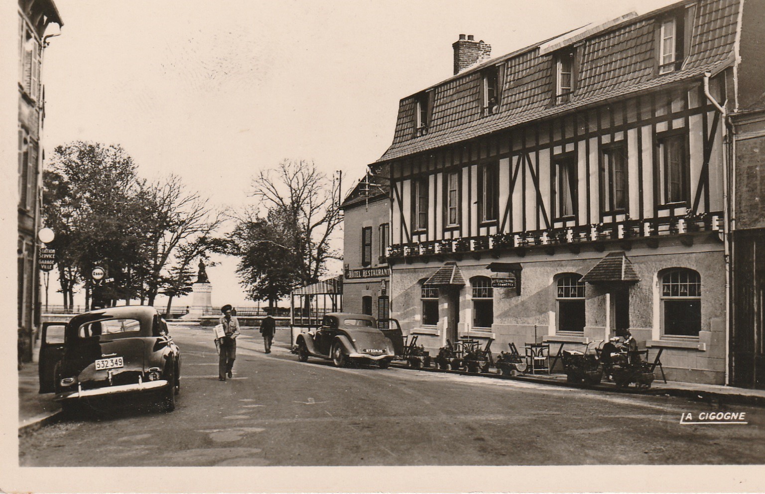 Photo Cpsm petit format 80 LE CROTOY. Hôtel Restaurant du Commerce quartier du Port