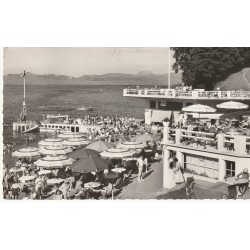 Photo Cpsm petit format 74 EVIAN-LES-BAINS. Rives du Lac Léman et la Plage Côte Suisse 1959