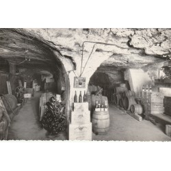 Photo Cpsm petit format 37 NOIZAY. Une Cave de bon vin 1952