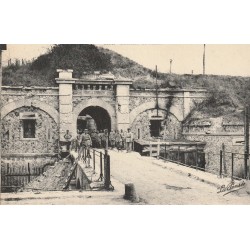 51 Bataille de Reims Entrée du Fort de BRIMONT avec militaires