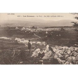 39 LES ROUSSES. Le Fort la Dôle belle animation