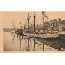 22 PAIMPOL. Goëlettes Islandaises dans le Bassin à flot 1938