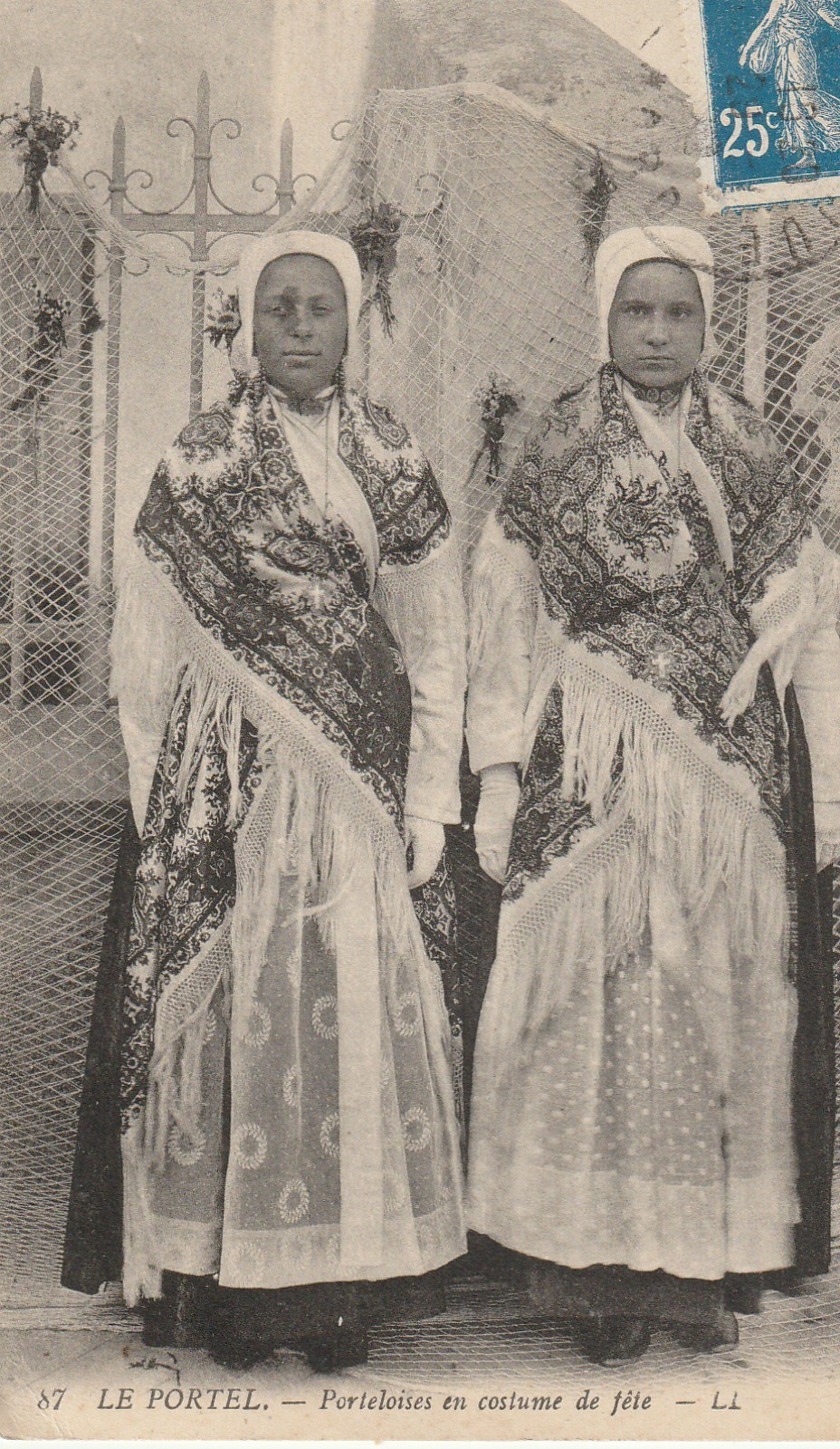 62 LE PORTEL. Portelaises en costume de fête