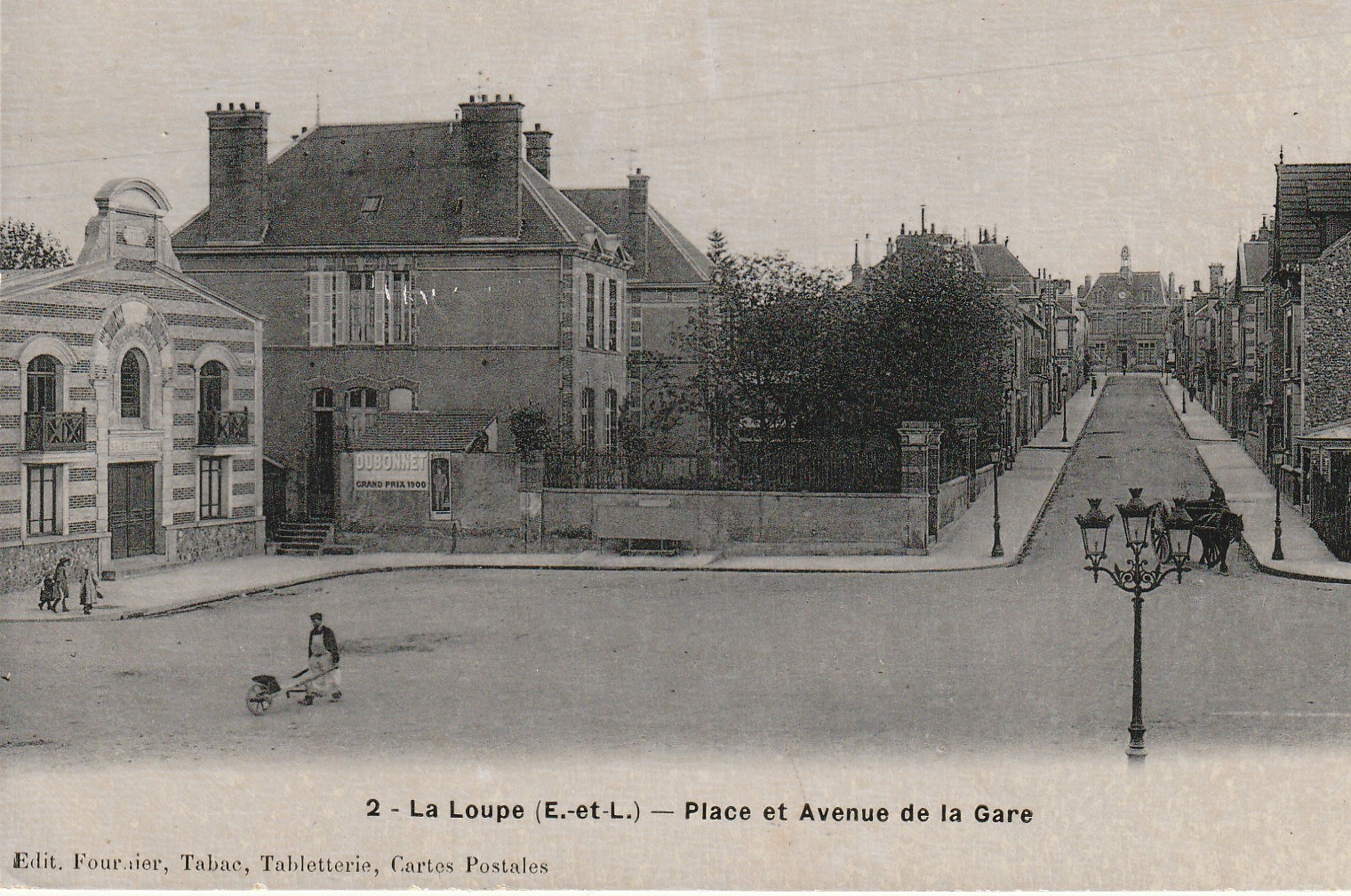 28 LA LOUPE. Salle des Fêtes Place et Avenue de la Gare