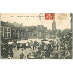carte postale ancienne 22 LAMBALLE. La Place du Marché 1909