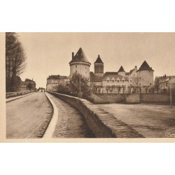 23 BOURGANEUF. Eglise et Tours