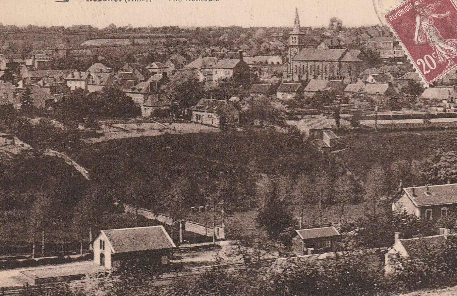 2 cpa 03 BEZENET. Vue sur la Ville 1925 et Château Féodal de la Souche 1931