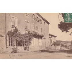 71 PLOTTES. La Place animée 1924