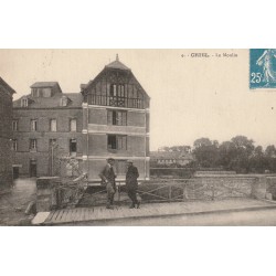 76 CRIEL. Le Moulin avec personnages sur le Pont