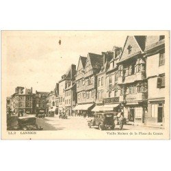 22 LANNION. Vieilles maisons et voitures Place du Centre