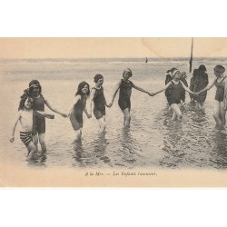 83 LE PRADET. Les Enfants s'amusent à la Mer 1981