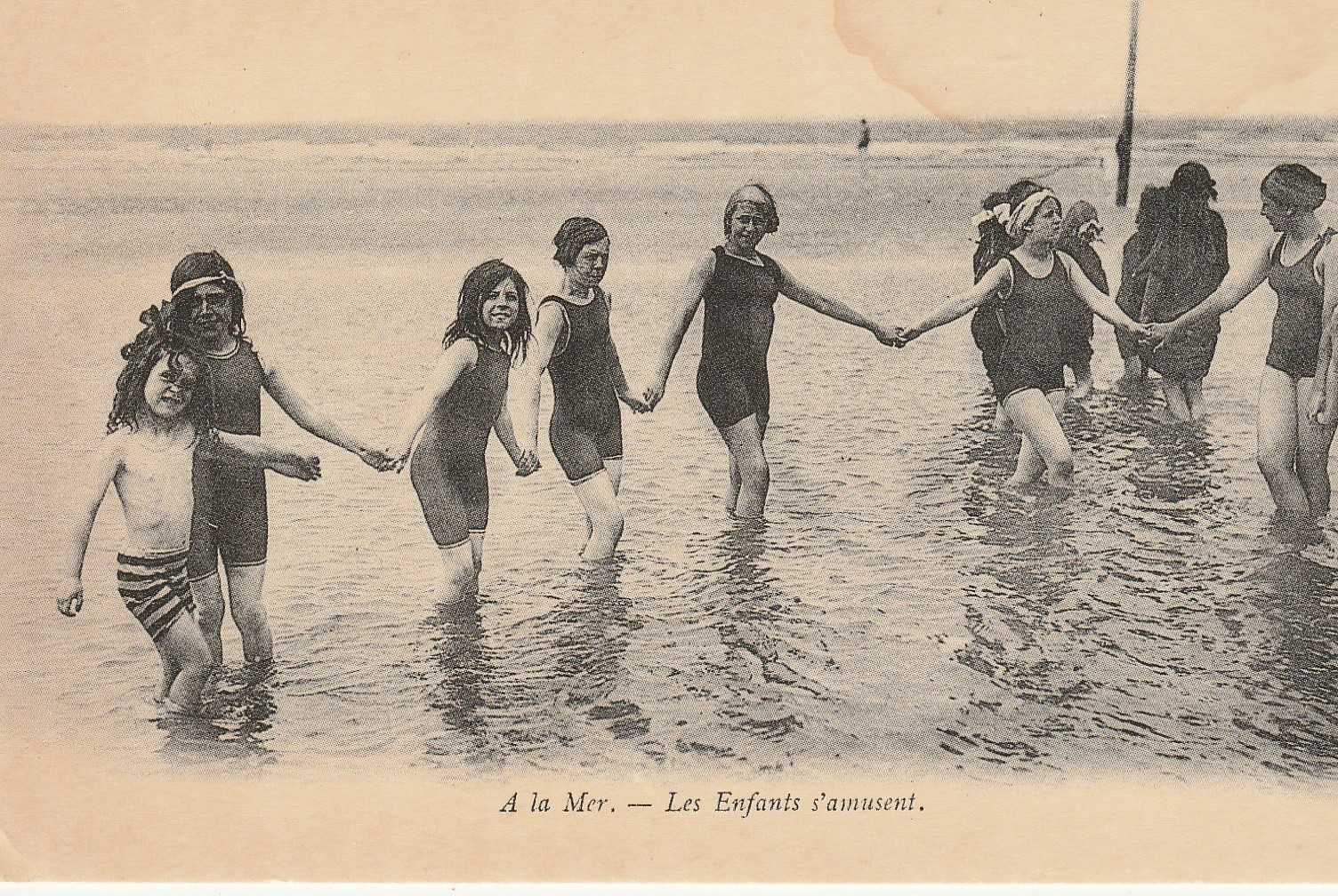 83 LE PRADET. Les Enfants s'amusent à la Mer 1981