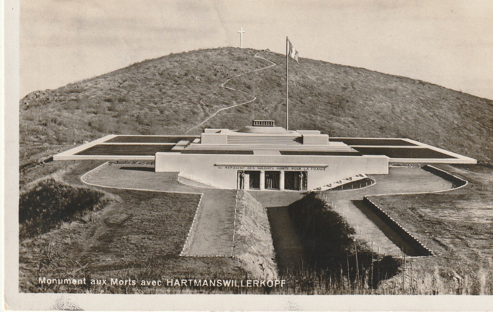 Photo cpa 68 Monument aux Morts avec HARTMANSWILLERKOPF 1935