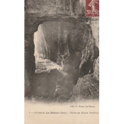 38 LA BALME-LES-GROTTES. Sortie du Grand Vestibule 1926