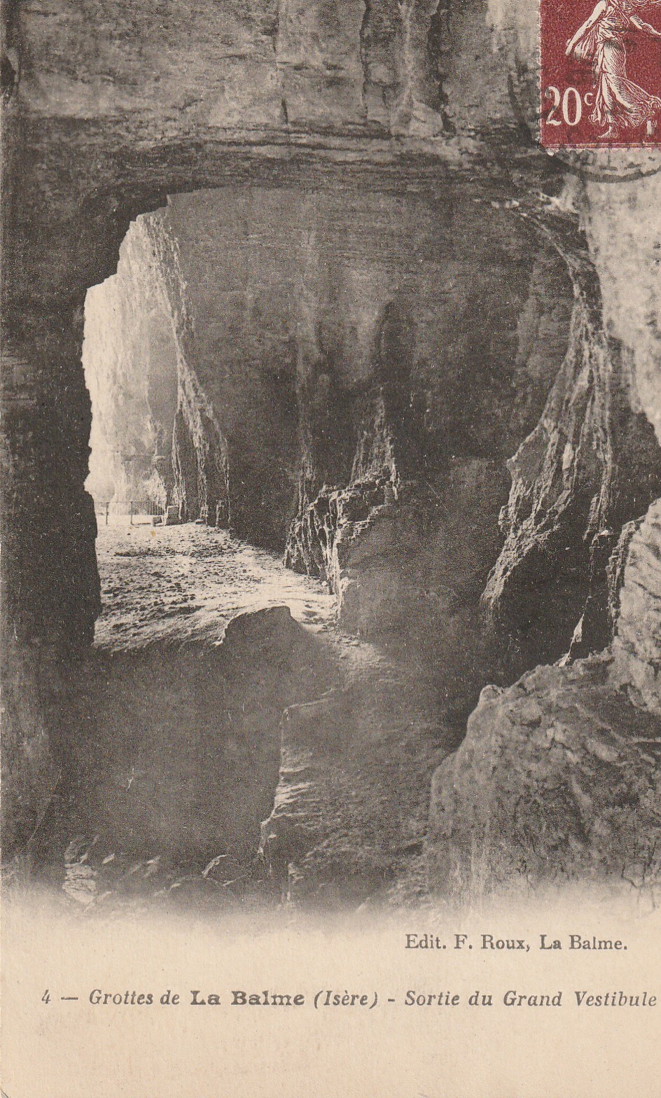 38 LA BALME-LES-GROTTES. Sortie du Grand Vestibule 1926