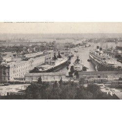 Italia GENOVA. Stazione Marittima e Ponte dei Mille