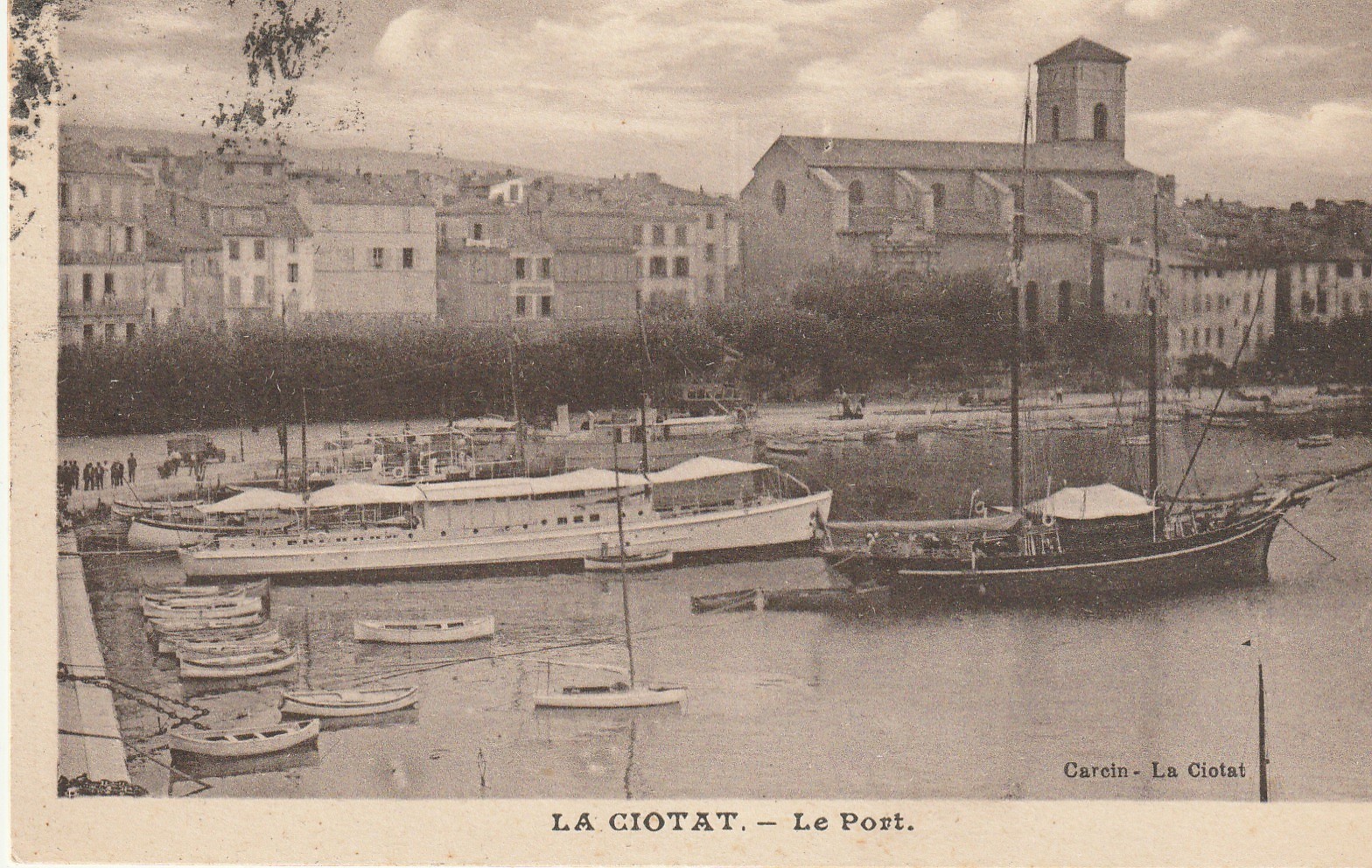 13 LA CIOTAT. Le Port avec barques de Pêcheurs et Yacht 1936