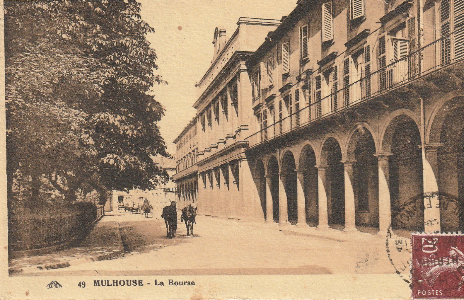 68 MULHOUSE. Attelages de chevaux devant la Bourse 1926