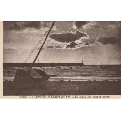22 PORTRIEUX-SAINT-QUAY. Phare et barque de Pêcheur sur la Jetée par marée basse 1934
