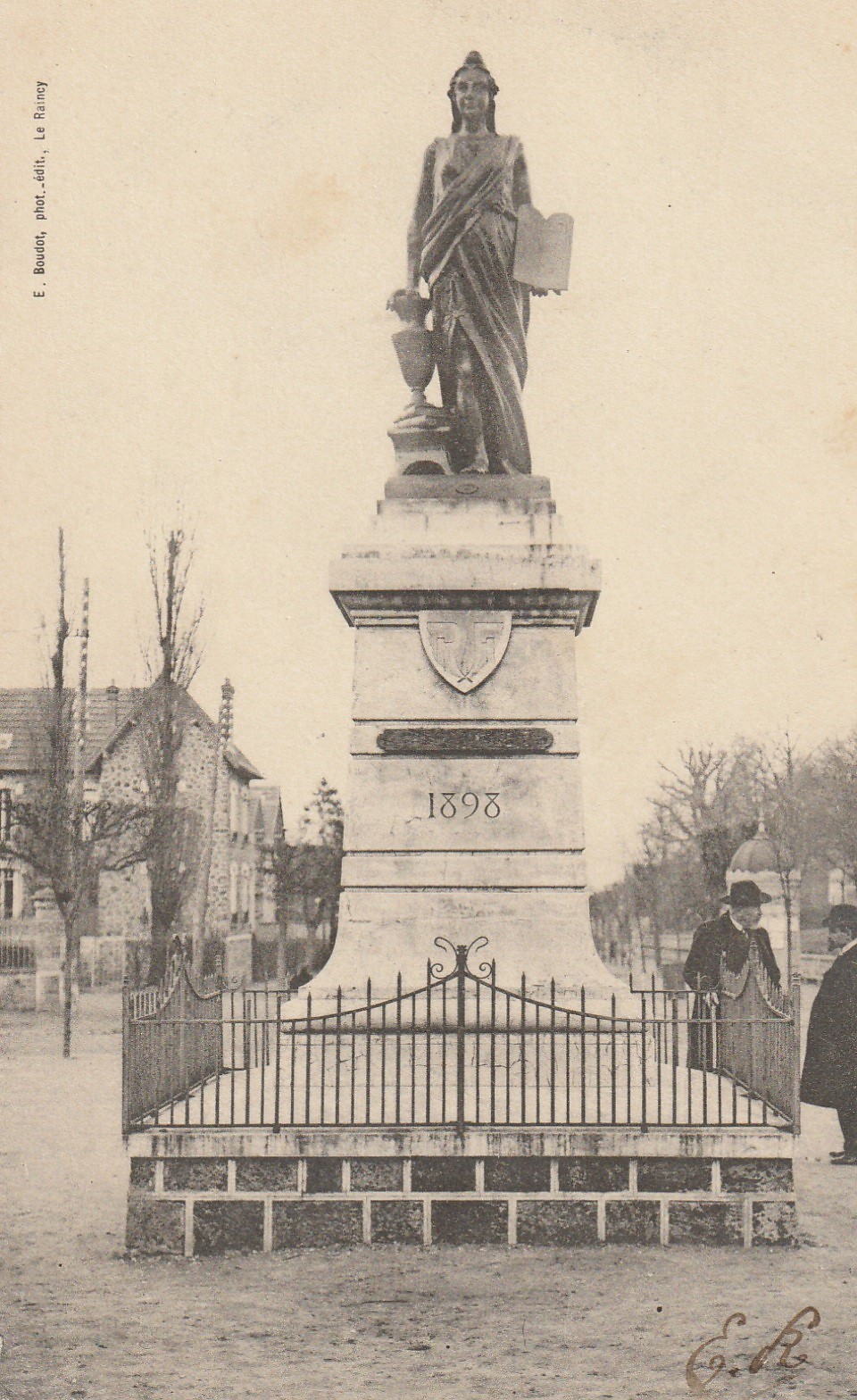 93 LE RAINCY. Animation Statue de la République don du Sculpteur Eug. Paul