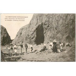 carte postale ancienne 22 LE COTENTIN. Falaises et Grottes 1910