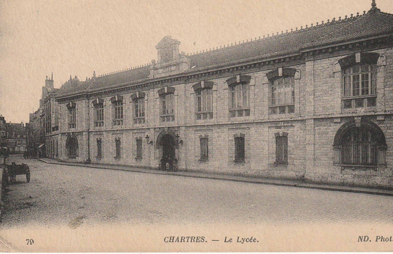 28 CHARTRES. Le Lycée avec tampon militaire 1915