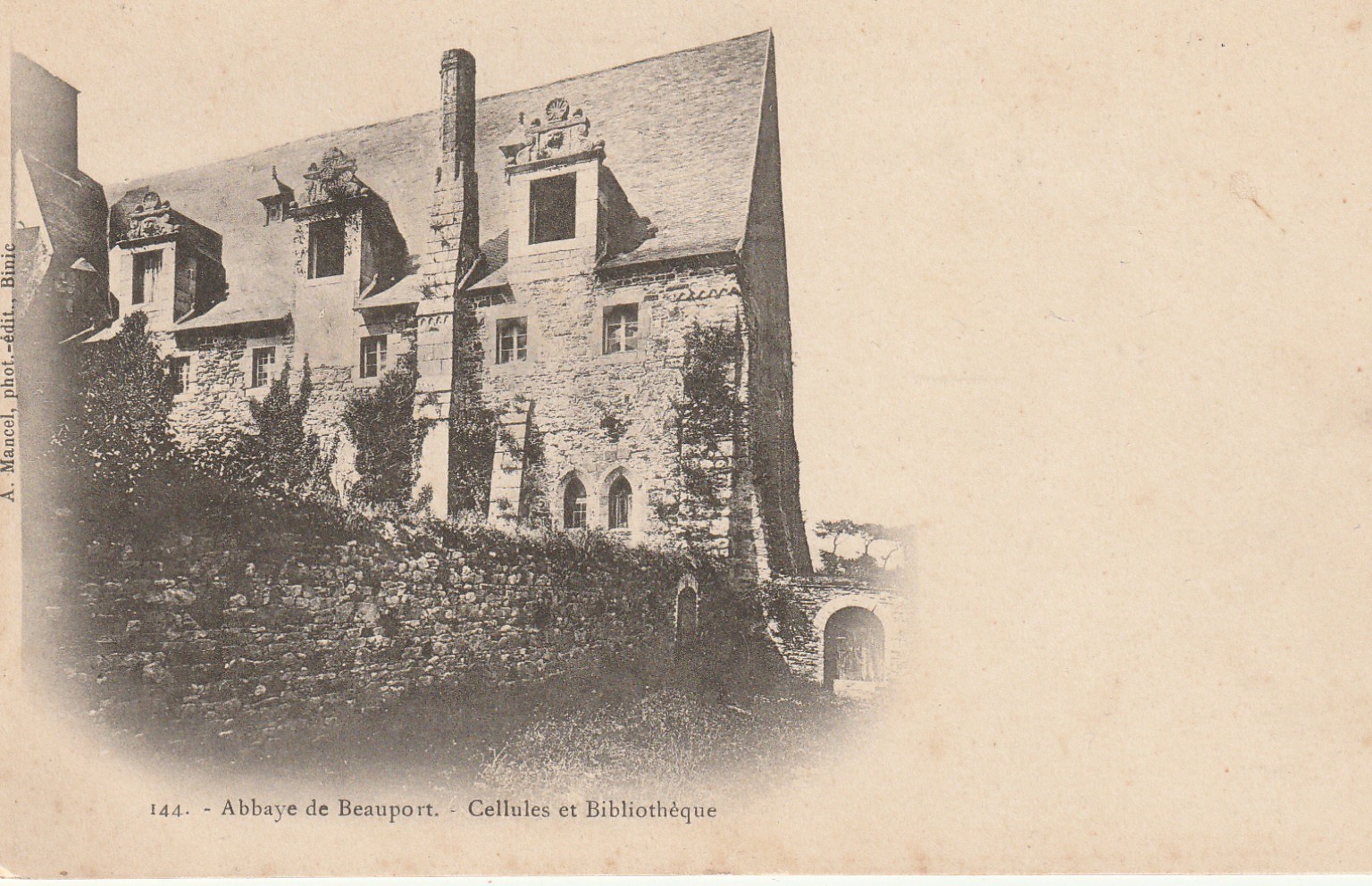 22 Paimpol ABBAYE de BEAUPORT. Cellules et Bibliothèque vers 1900