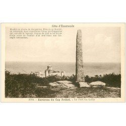 carte postale ancienne 22 LE FORT LALATTE et Doigt de Gargantua n° 3725 Menhir
