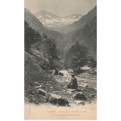 31 LUCHON. Les Glaciers de Crabioulles Vallée du Lys avec Pêcheur assis vers 1900