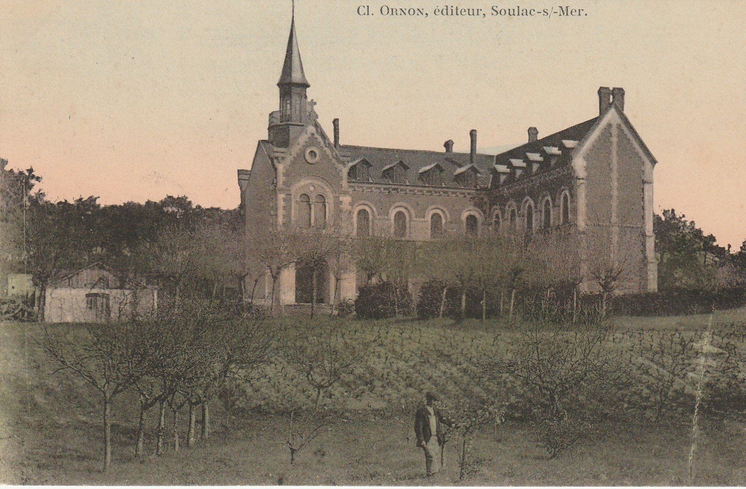 33 SOULAC-SUR-MER. Ancien Couvent des Bénédictins avec viticulteur