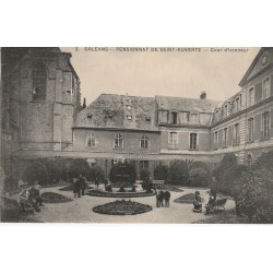 45 ORLEANS. Cour d'Honneur Pensionnat de Saint-Euverte animation 1916