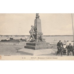 17 ROYAN. Monument Frederich Garnier belle animation