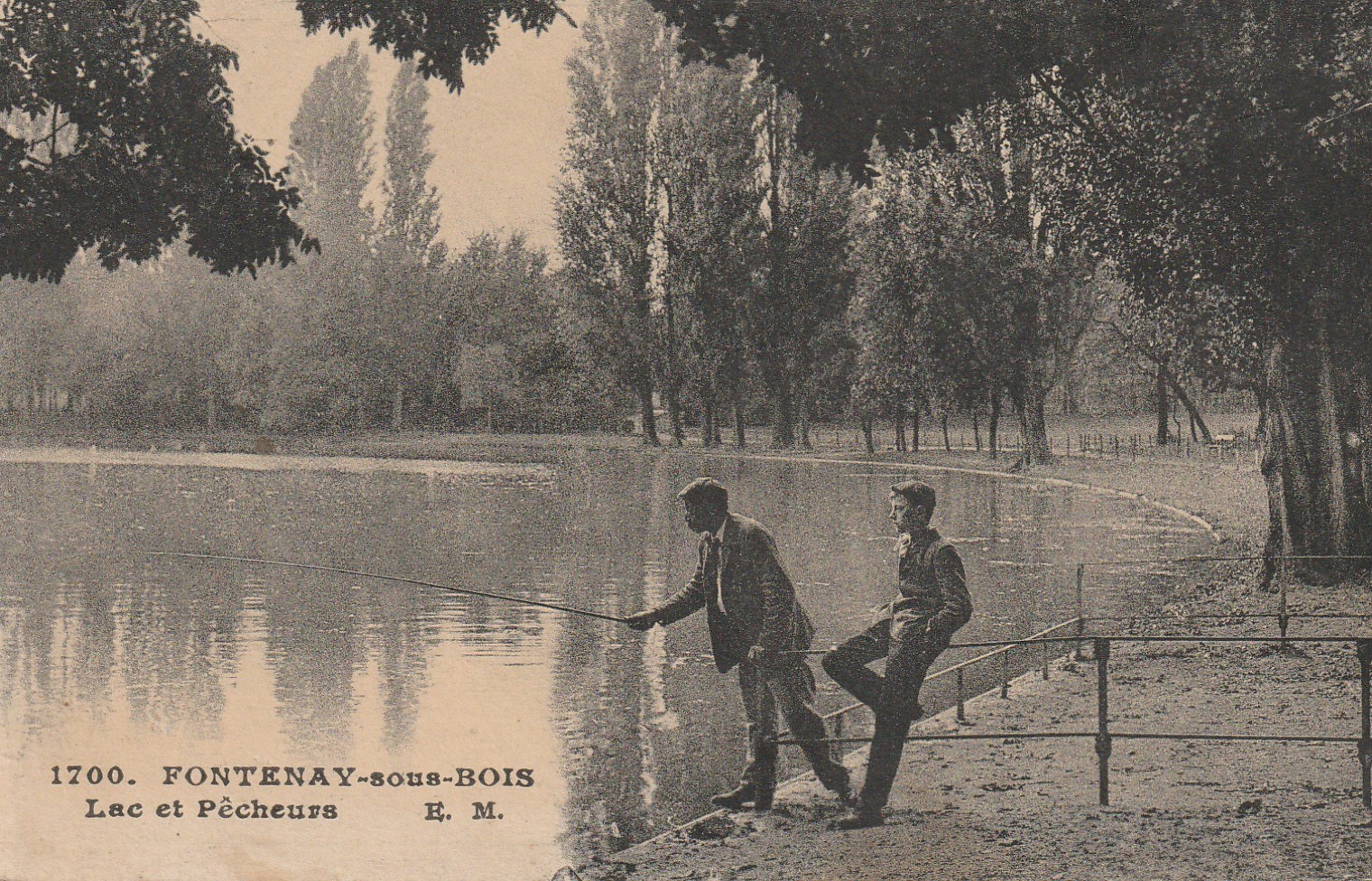 94 FONTENAY-SOUS-BOIS. Lac et Pêcheurs