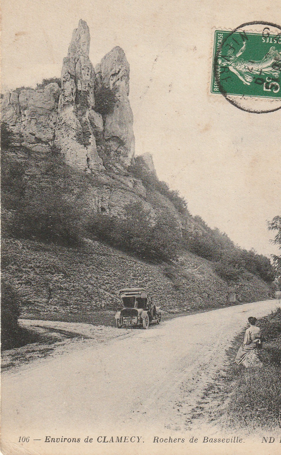 58 environs de CLAMECY. Rochers de Basseville ave femme et voiture ancienne 1913