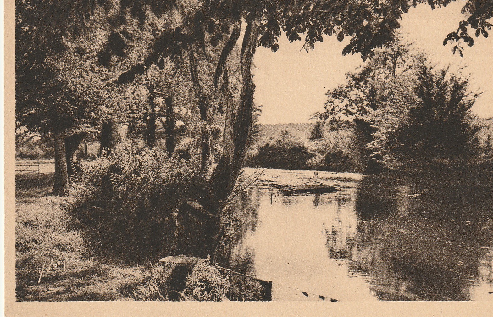 27 GROSLEY-SUR-RISLE. Au Domaine de la "Coletterie" Maison de Repos des Comédiens Combattants avec rameuse