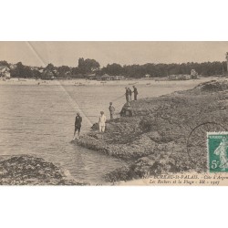 17 BUREAU-SAINT-PALAIS. Pêcheurs sur les Rochers et la Plage 1912