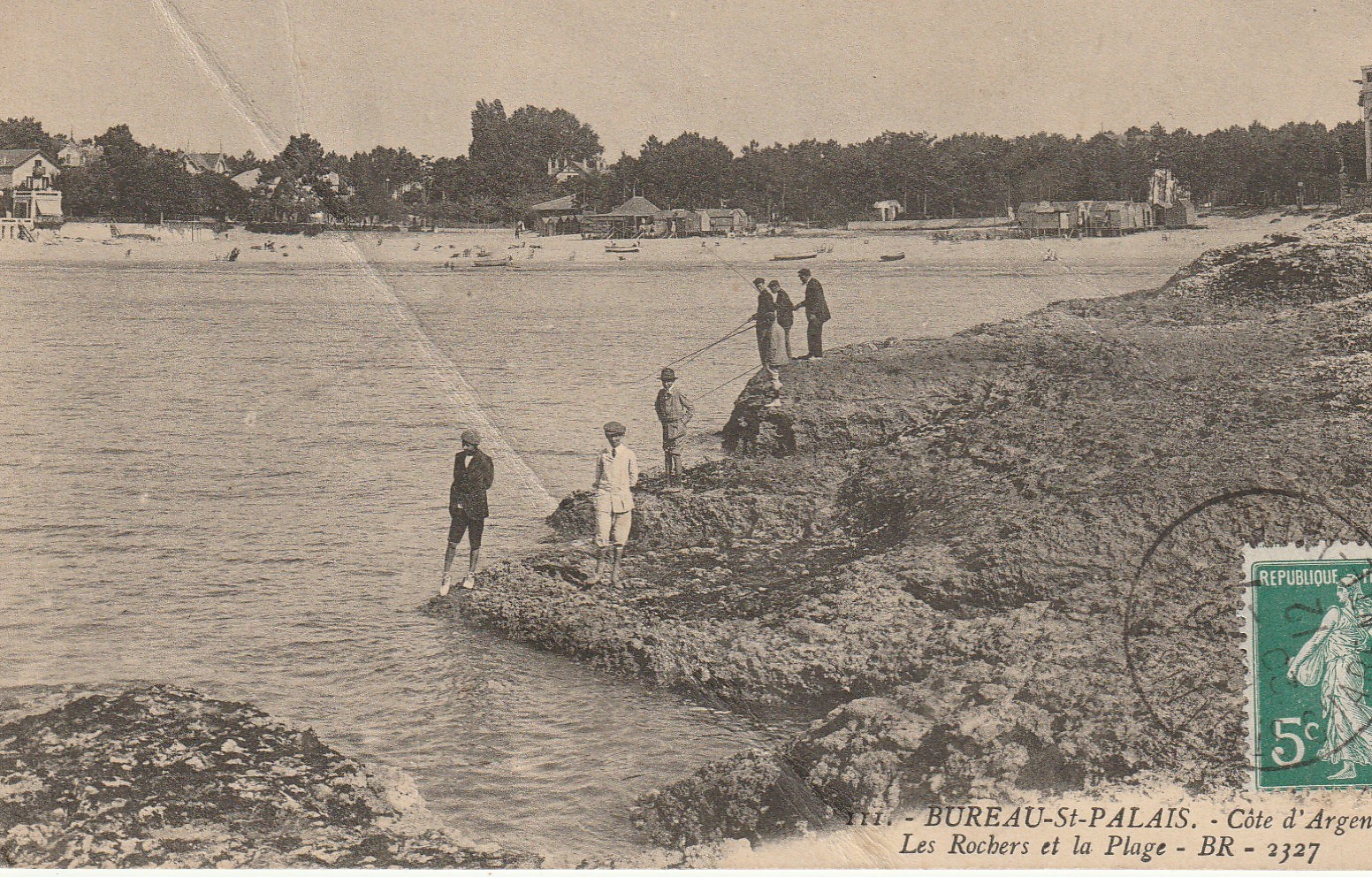 17 BUREAU-SAINT-PALAIS. Pêcheurs sur les Rochers et la Plage 1912