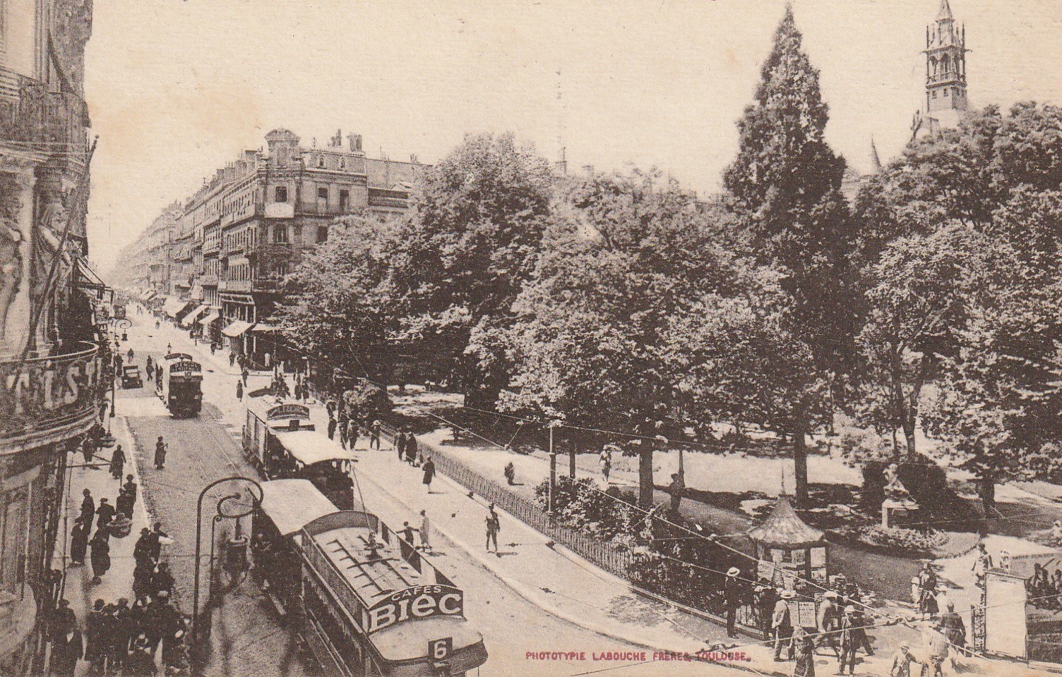31 TOULOUSE. Square du Capitole rue Alsace Lorraine