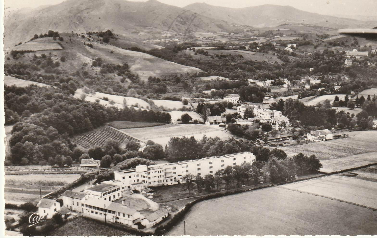 2 x photo cpsm petit format 64 CAMBO-LES-BAINS. Sanatorium Franclet 1960 et vue prise de la propriété de Celhaya