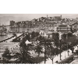 2 photo cpsm petit format 06 CANNES. Vue vers le Suquet et le Mont Chevalier 1954