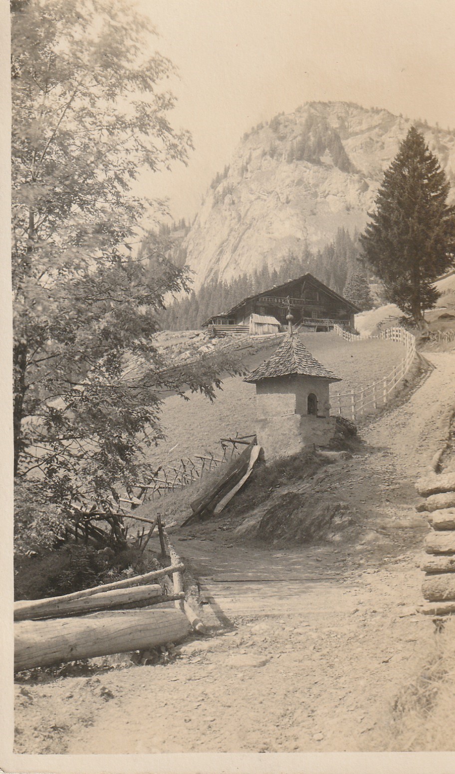 Rare Suisse CHAMPERY. Chapelle sur le chemin de la Croix de Culet 1926