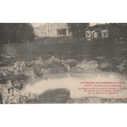 54 CREVIC. Château Général Lyautey avec un trou d'obus