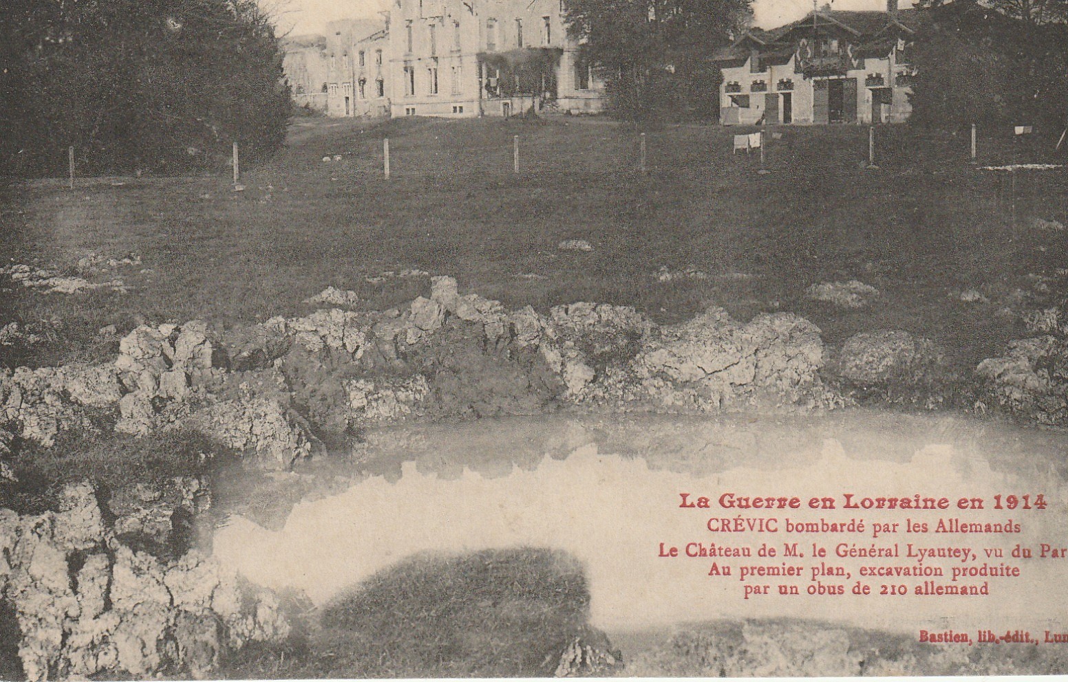 54 CREVIC. Château Général Lyautey avec un trou d'obus