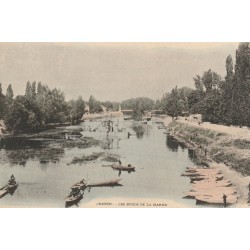 94 CRETEIL. Canoteurs sur les bords de la Marne vers 1900