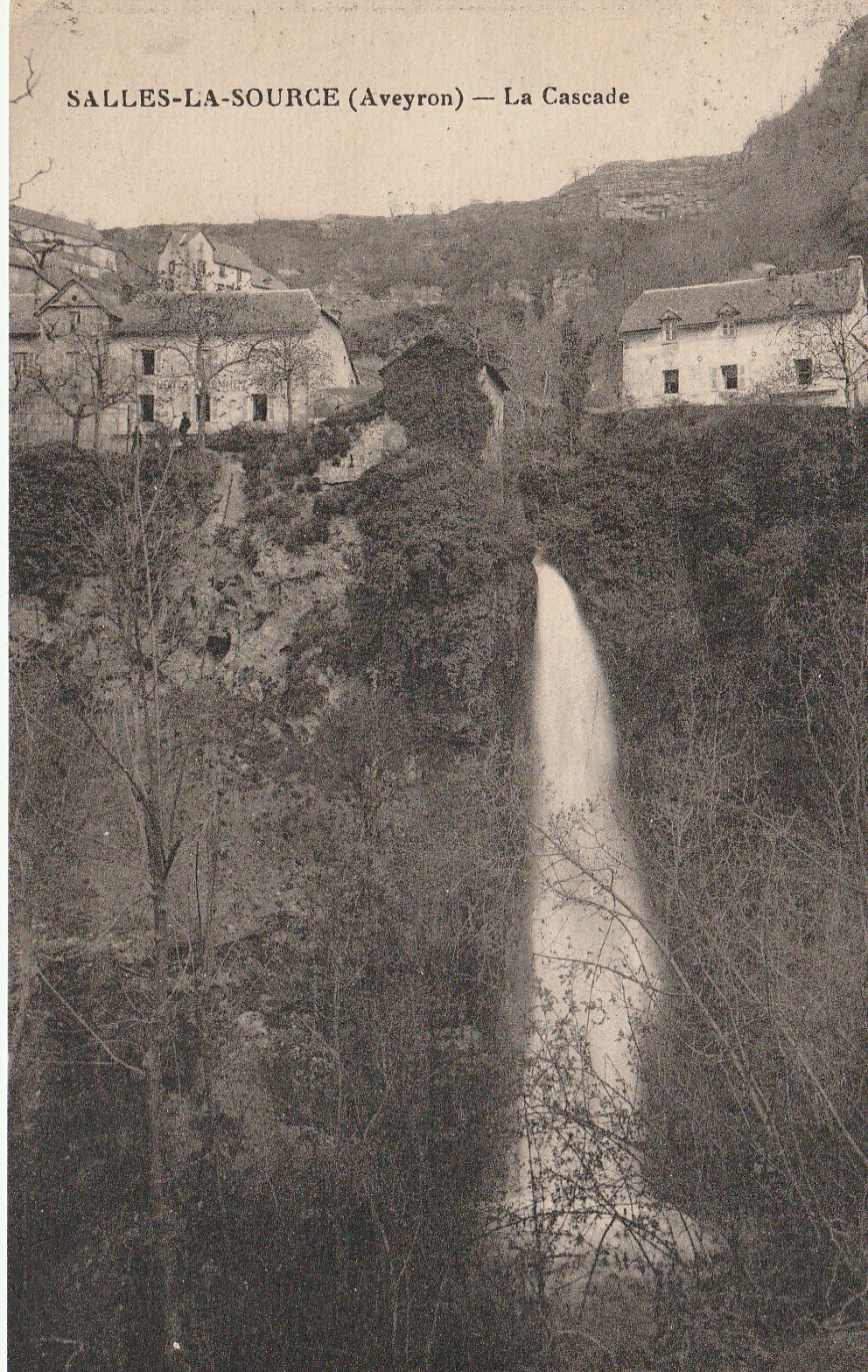 12 SALLES-LA-SOURCE. La Cascade 1923